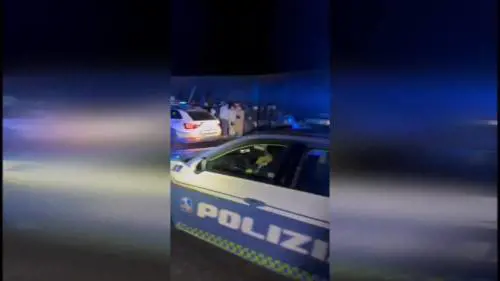 Flixbus si ribalta sulla A1: morto un 19enne