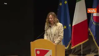 Meloni a Campobasso per firma accordi sviluppo, dal pubblico gridano: Vai Giorgia