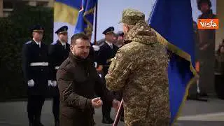 Zelensky visita le truppe della Guardia Nazionale ucraina