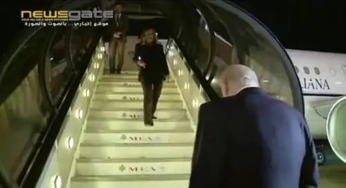 Saluta Meloni, ma non era lei. La gaffe del premier libanese