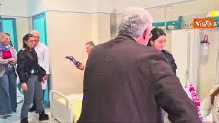 La Polizia di Stato consegna le uova di Pasqua ai bimbi pazienti degli ospedali romani