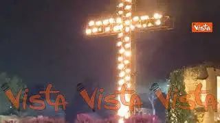 Tanti fedeli al Colosseo per la via crucis Papa Francesco non partecipa per preservare la sua salute