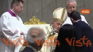 La Veglia di Pasqua nella Basilica di San Pietro, Papa Francesco battezza dei nuovi fedeli