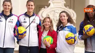 La premier Meloni gioca a pallavolo con le stelle del volley femminile a Palazzo Chigi