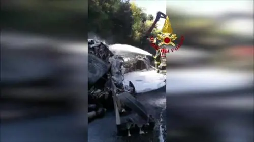 Il terribile incidente sulla A14, l'incendio in galleria: l'intervento dei vigili del fuoco