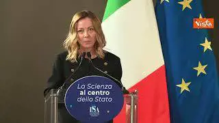 Meloni cita Giovanni Paolo II agli scienziati: "Politica e scienza come fede e ragione"