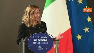 Meloni: "Con IA il rischio è barattare la nostra libertà con la comodità"