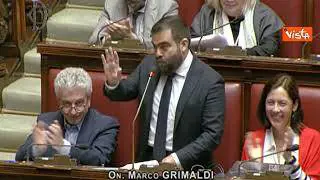 Lapsus di Grimaldi (Avs) alla Camera: Nessuno dovrebbe lavorare per meno di 1200 euro all'ora