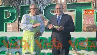 Toti celebra il pesto ligure a Milano ed esclama: "Viva le trofie!"