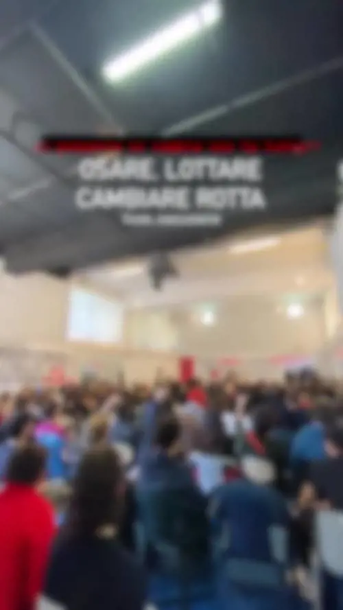 Cori e pugni chiusi all'assemblea nazionale Osa