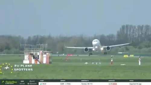 Paura sul Venezia-Dublino: l’aereo non atterra per la tempesta