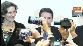 La stretta di mano tra Conte e Schlein alla Camera