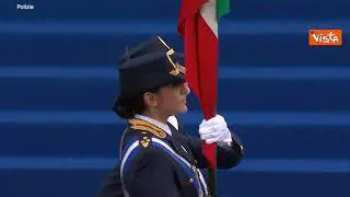 172 anni della Polizia di Stato, gli onori alla bandiera del Corpo