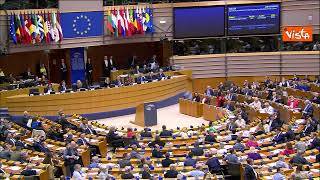 Proteste al parlamento Ue durante la votazione del patto immigrazione e asilo