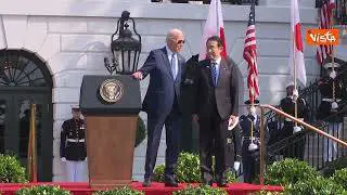 Biden accoglie il Primo Ministro giapponese e la moglie alla Casa Bianca