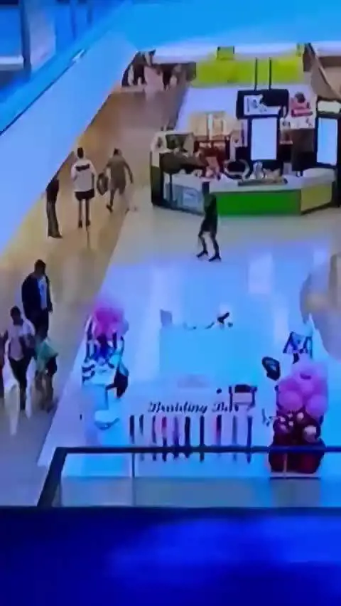 Australia, il video dell'attacco in un centro commerciale di Sydney