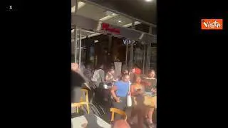 Attacco a Sydney, le persone escono dal centro commerciale colpito