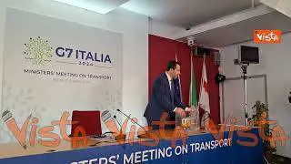 Salvini con il tram Atm Milano Lego dato alle delegazioni: "Ci metto 6 mesi a montarlo"