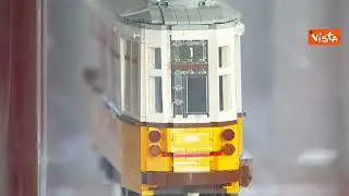 Salvini e il modellino tram Milano di Lego regalato ai ministri G7: Girarlo a sinistra? Difficile