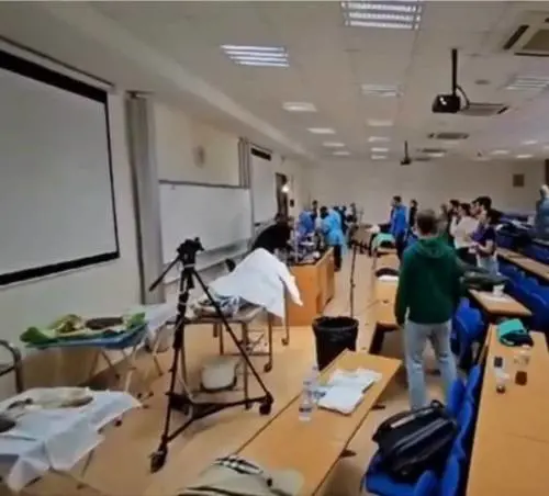 Autopsia sulle note di "Gioca Jouer", esplode la polemica: il video choc