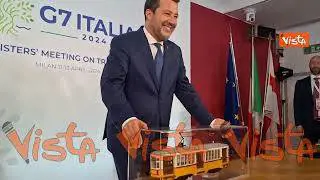 Salvini ai fotografi: "Fate una bella foto che mia mamma non ne ha"