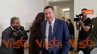 Salvini lascia il G7 mano nella mano con Francesca Verdini