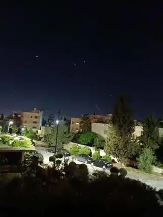 Missili iraniani su Israele ripresi dalle abitazioni