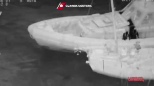 Velista spagnolo disperso in mare salvato dalla Guardia Costiera