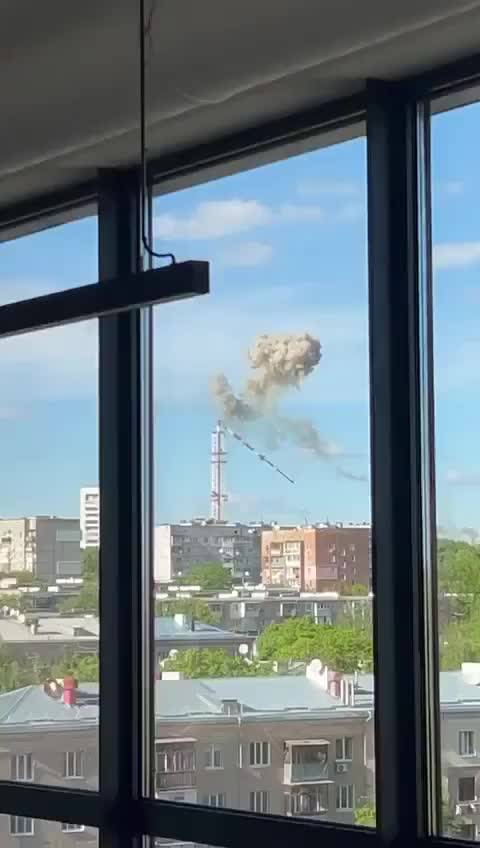 La torre di trasmissione televisiva di Kharkiv colpita dai russi