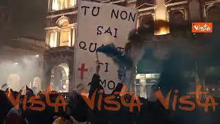 Inter Campione d'Italia, i festeggiamenti al Duomo di Milano tra cori contro il Milan e striscioni
