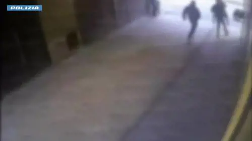 Calci e pugni per rubare un Rolex: arrestati tre giovani 