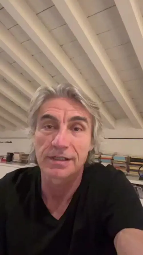 Luciano Ligabue replica ad Antonella Clerici: "Stupidaggini, mai detto che sa di sugo"