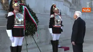 25 Aprile, Mattarella depone una corona all'Altare della Patria
