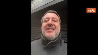 Salvini in collegamento con conferenza FdI mentre passeggia con figlia: Obiettivo è Italia più forte