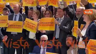 Conte arriva a flashmob M5S contro Autonomia differenziata: "Meloni porta l'Italia in Serie C”