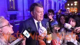 Bombardieri mostra 1 chilo di carne e formaggio e 1 litro d’olio: “Ecco quanto promesso dal Governo”