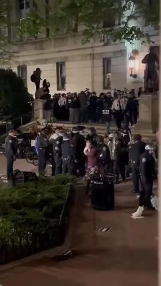 L'irruzione della polizia alla Columbia University di New York