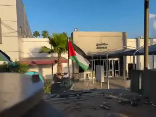 Un carro armato israeliano al valico di Rafah