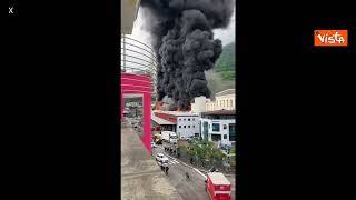 Grande incendio a Bolzano, in fiamme la sede dell'azienda Alpitronic