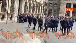 "Buongiorno", il saluto di Stoltenberg che lascia Palazzo Chigi dopo incontro con Meloni