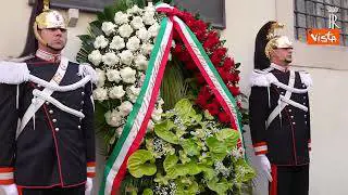 Mattarella rende omaggio ad Aldo Moro in via Caetani, la deposizione della corona di fiori