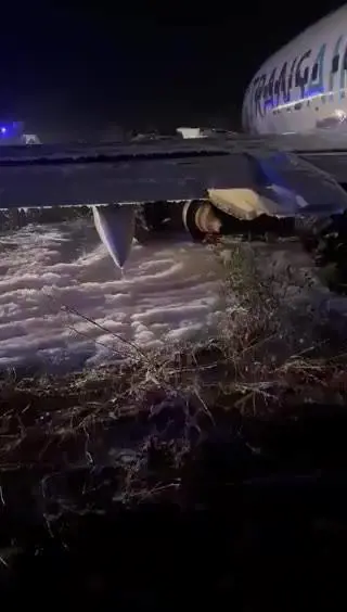 Dakar, il Boeing 737 della Transair Senegal va fuori pista e prende fuoco
