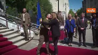 Zelensky accoglie Metsola a Kiev, la visita per la festa dell'Europa