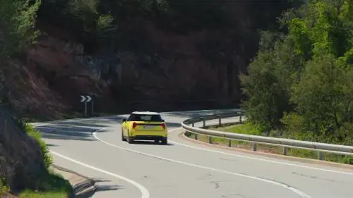 Mini Cooper SE: guarda la prova su strada