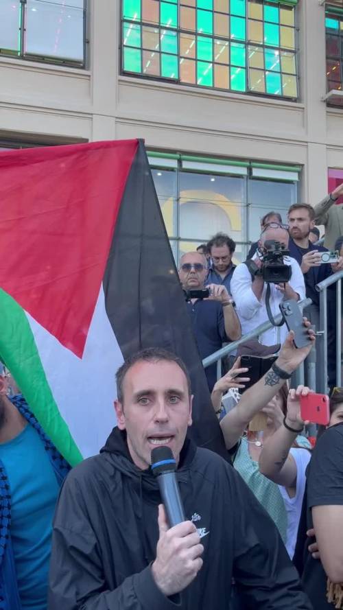 Zerocalcare al Salone del Libro dà solidarietà ai pro-Palestina