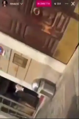 Gli rubano il cellulare durante una diretta Instagram: il video del furto a Fabio Rovazzi