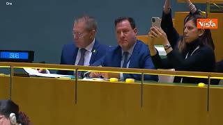 Onu vota a favore della richiesta di adesione della Palestina, applauso in Aula. L'Italia si astiene