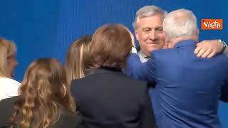 Europee, l'applauso per Tajani al termine del suo intervento per apertura campagna elettorale