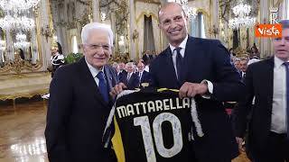 Mattarella riceve Juve e Atalanta, finaliste Coppa Italia, in dono le magliette con il suo nome