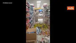 Terremoto a Napoli, le immagini dall'interno di un supermercato a Pozzuoli dopo la scossa